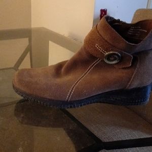 Suede boots
